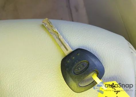 2004 Kia Amanti из США, поврежденный, VIN KNALD124545049384